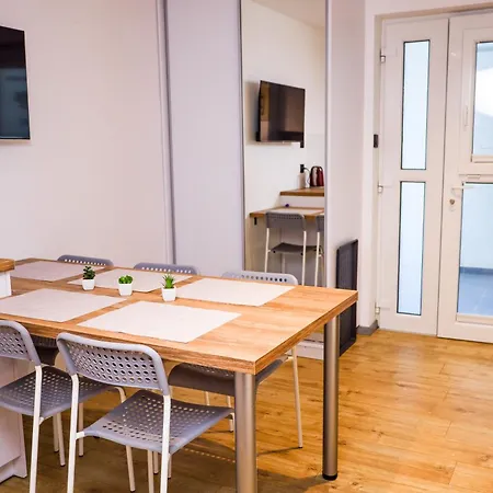 Rajska Plaza Basen Odkryty Brodziki Basen Kryty Plac Zabaw Animacje Poddąbie