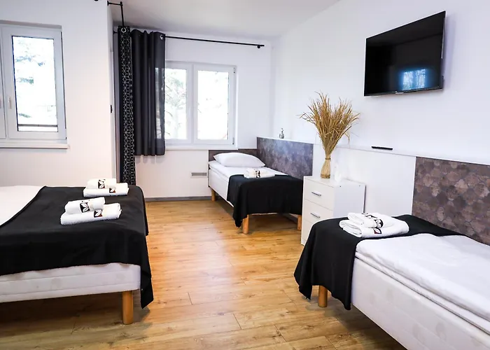 Rajska Plaza Basen Odkryty Brodziki Basen Kryty Plac Zabaw Animacje Daire Poddąbie