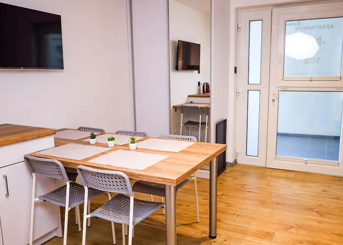 Rajska Plaza Basen Odkryty Brodziki Basen Kryty Plac Zabaw Animacje Poddąbie