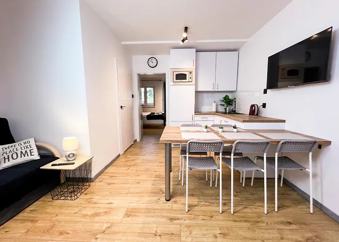 Rajska Plaza Basen Odkryty Brodziki Basen Kryty Plac Zabaw Animacje