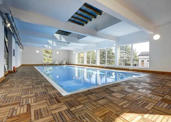 Rajska Plaza Basen Odkryty Brodziki Basen Kryty Plac Zabaw Animacje * Poddąbie