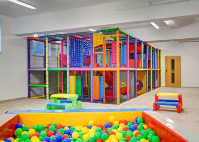 Rajska Plaza Basen Odkryty Brodziki Basen Kryty Plac Zabaw Animacje Daire Poddąbie